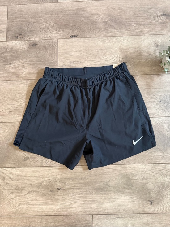 Nike Other - NWT Nike Men's Challenger Black Shorts with Elastic Waist Size Medium 5” Inseam